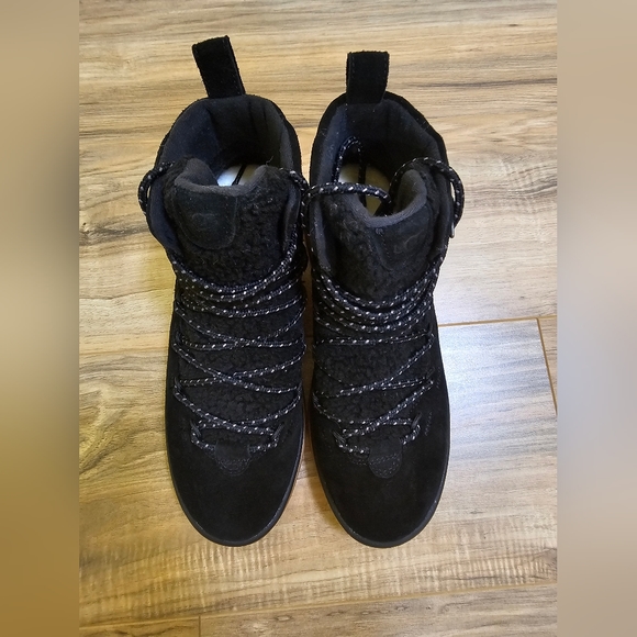 UGG Lakesider Heritage Mid Boot, black, size US 9.5 - Picture 2 of 11